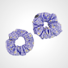 Load image into Gallery viewer, Gingham Daisy Scrunchie