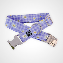 Load image into Gallery viewer, Gingham Daisy Collar