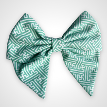 Load image into Gallery viewer, Hedge Maze Sailors Bow
