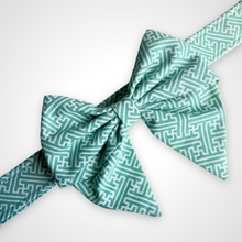 Load image into Gallery viewer, Hedge Maze Sailors Bow
