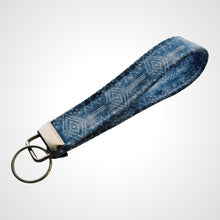 Load image into Gallery viewer, Icy Adventure Wristlet
