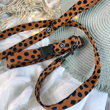 Load image into Gallery viewer, Cocoa Dot Leash

