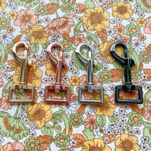 Load image into Gallery viewer, Dahlia Bloom Leash
